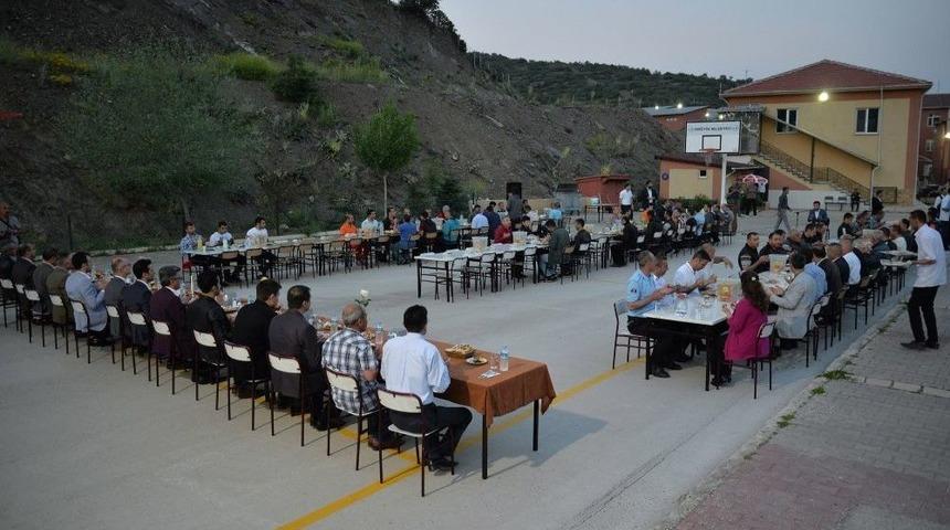 Protokol &Uuml;yeleri Oru&ccedil;larını Cezaevinde A&ccedil;tı