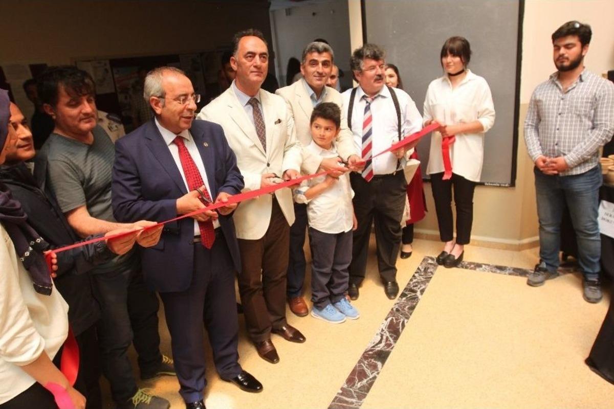 Yy&uuml;&rsquo;de Seramik Sergisi