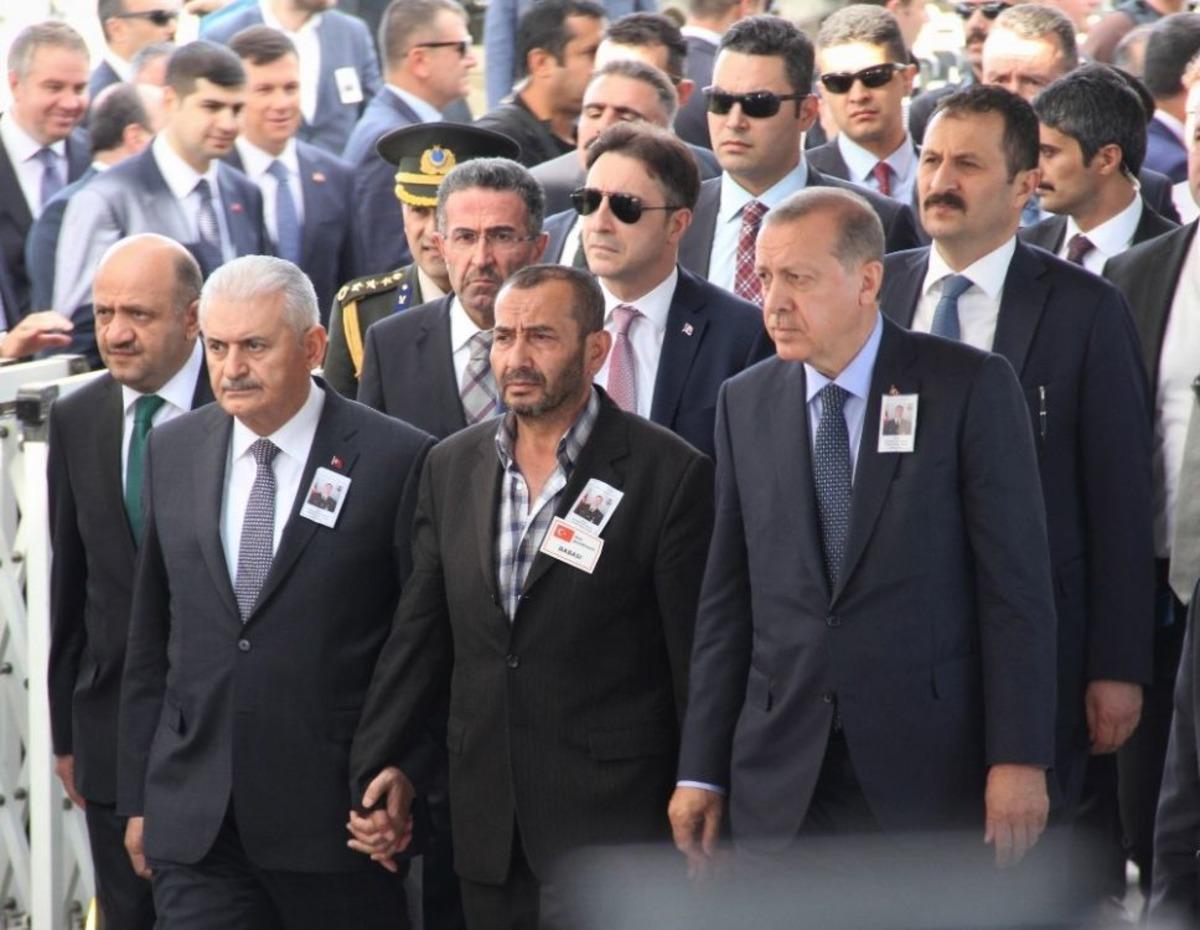 Bing&ouml;l Şehidi Uzman &Ccedil;avuş B&uuml;y&uuml;ksoy, Son Yolculuğuna Uğurlandı