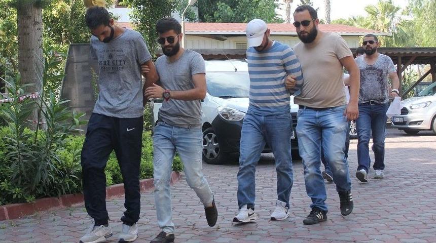 &Ccedil;alıntı Kart Bilgileriyle L&uuml;ks Tatil Polise Takıldı