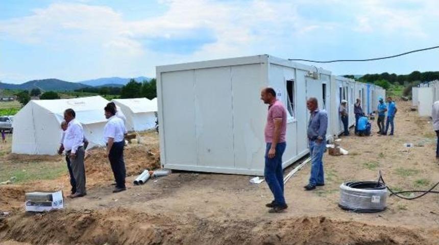 Depremzedeler I&ccedil;in 98 Konteyner Ev