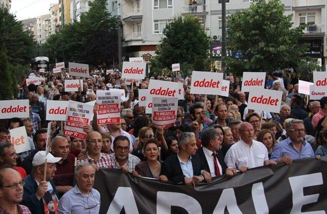 Sağanak Yağış Altına ‘berberoğlu’ İçin Yürüdüler