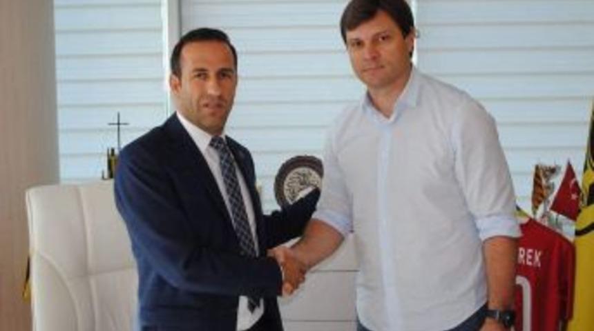 Sağlam İmzayı Attı