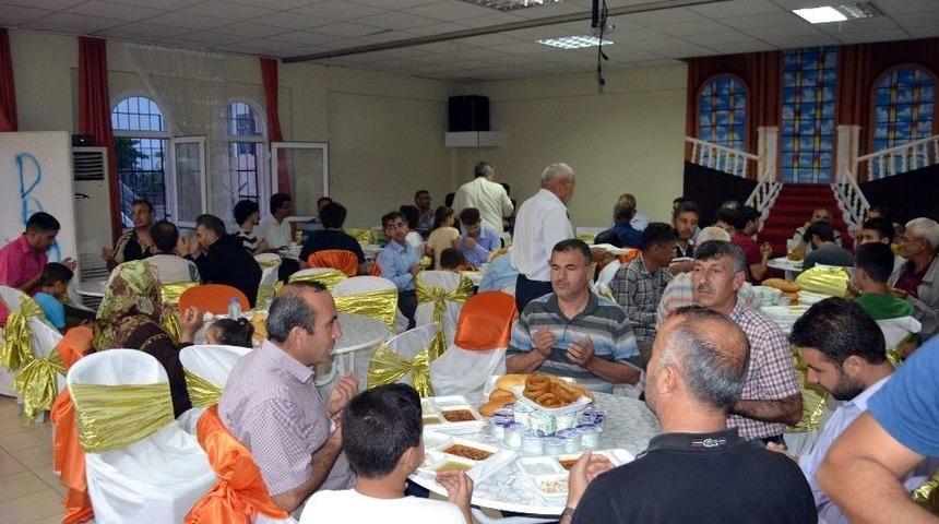 Anadolu Gen&ccedil;lik Derneği Kozan Şubesinden İftar Programı