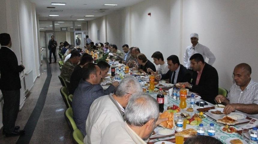 Hastanesi &Ccedil;alışanları Ve Kurum Amirleri İftar Yemeğinde Buluştu