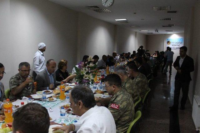 Hastanesi Çalışanları Ve Kurum Amirleri İftar Yemeğinde Buluştu