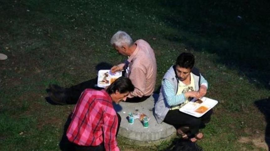 Adalet N&ouml;beti Tutanlara Iftar Verildi