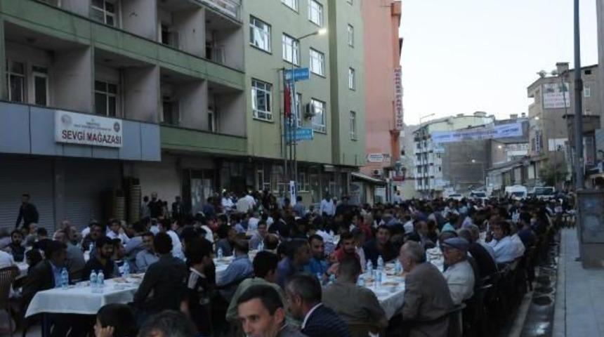 Vadaş Ve Vebsaş Hakkari'de Iftar Yemeği Verdi