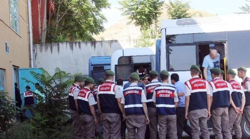 Fet&ouml;&rsquo;den Yargılanan Eski Rekt&ouml;re Avukat &lsquo;y&uuml;reklit&uuml;rk&rsquo; Sorusu