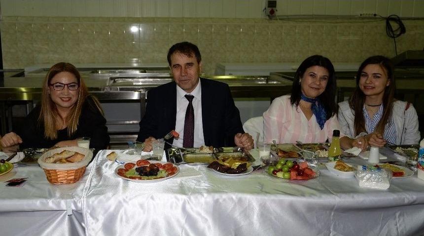 Kardelen Kestane Şekeri Ailesi İftar Yemeğinde Buluştu