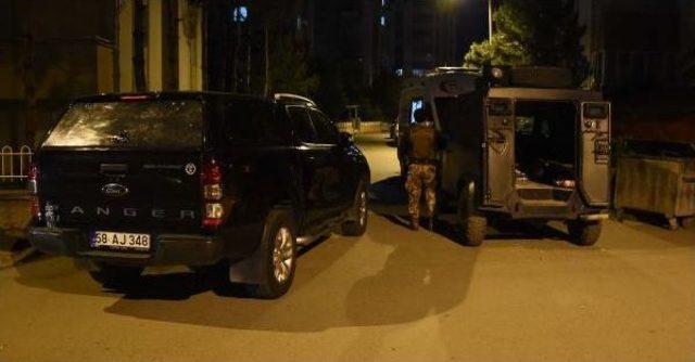 Apartmanda T&uuml;fekle Ateş Eden Kadın Korkulu Anlar Yaşattı 2