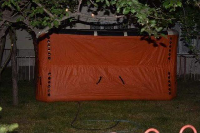 Apartmanda T&uuml;fekle Ateş Eden Kadın Korkulu Anlar Yaşattı 3