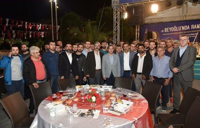 Merakla Beklenen Elektrikli Taksiler İlk Defa Taksim&rsquo;de G&ouml;r&uuml;c&uuml;ye &Ccedil;ıktı 1