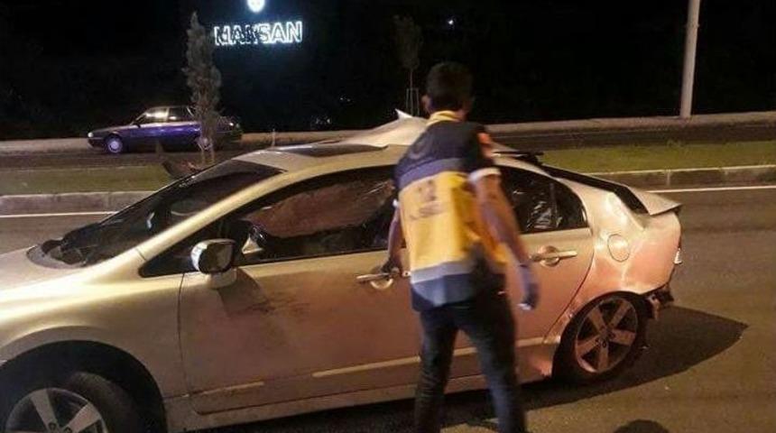 Otomobil Bariyerlere &Ccedil;arptı: 2 Yaralı