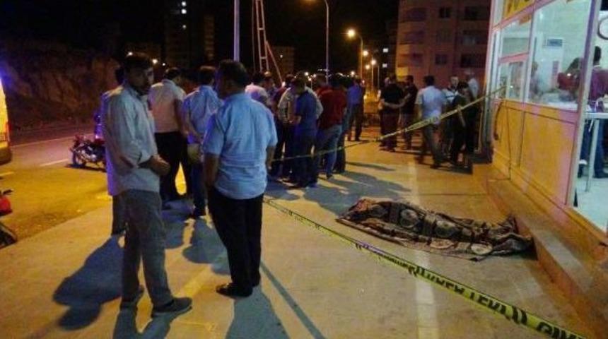 Sahur Vakti Fırın &Ouml;n&uuml;nde Kalp Krizinden &Ouml;ld&uuml;