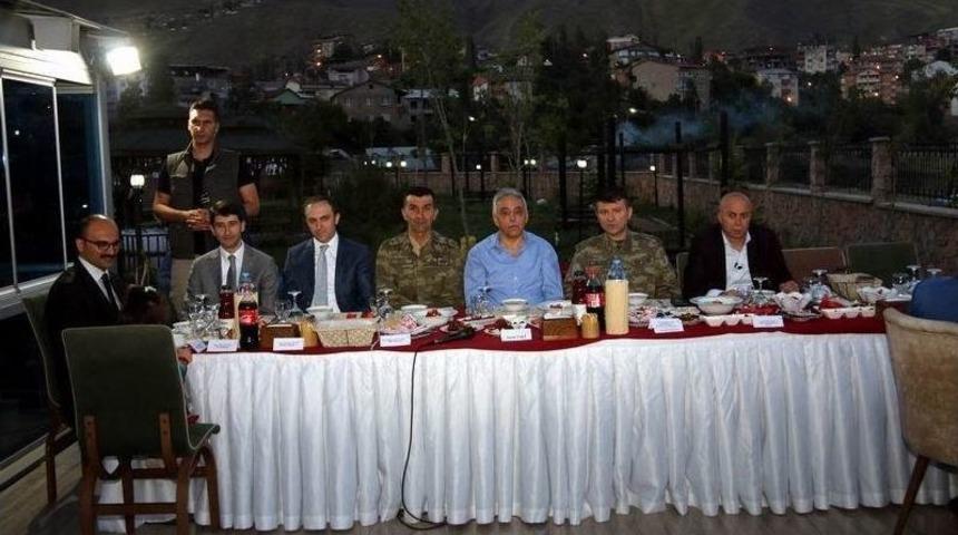 Vali Toprak, Muhtarlarla İftarda Buluştu