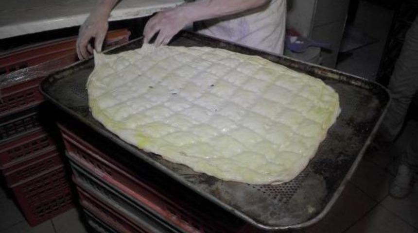 Muş'ta 'aile Boyu' 8'li Pideler