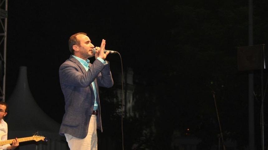 &Ouml;mer Karaoğlu&rsquo;nun Seslendirdiği &lsquo;şehidin T&uuml;rk&uuml;s&uuml;&rsquo; Herkesi Ağlattı