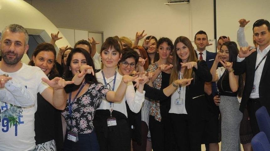 Thy&rsquo;nin Kabin Memurları İşaret Dili &Ouml;ğreniyor