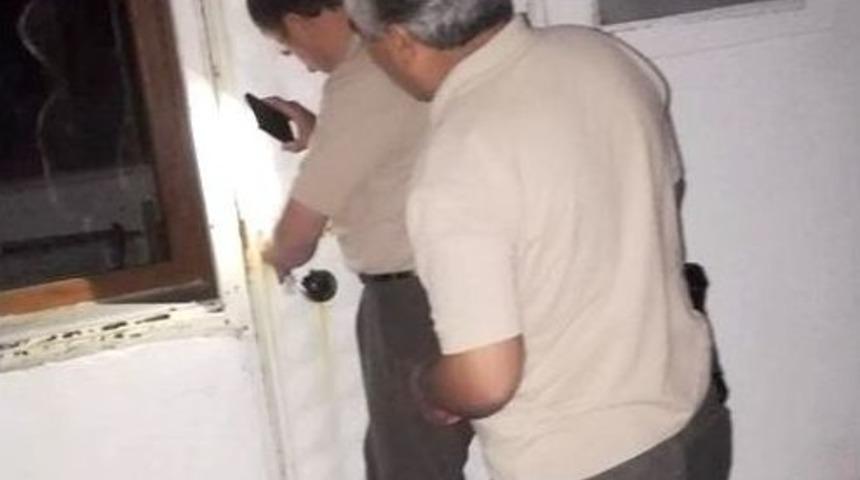 Orman G&ouml;revlisi Ayı İle Karşılaşınca...