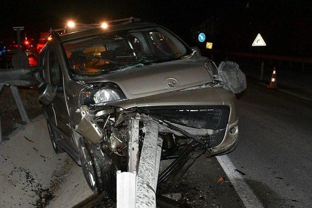 Bariyere Ok Gibi Saplanan Araçtan İnanılmaz Kurtuluş 1