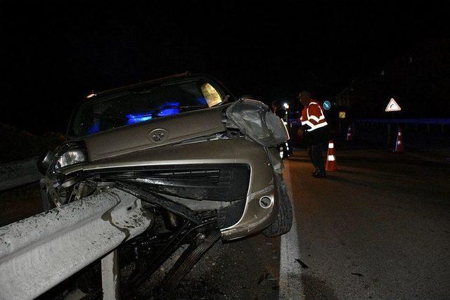 Bariyere Ok Gibi Saplanan Araçtan İnanılmaz Kurtuluş 3