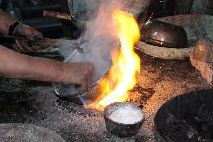 (özel Haber) İzmit’teki Son Kalaycı, Mesleği Yaşatmak İçin Direniyor G1