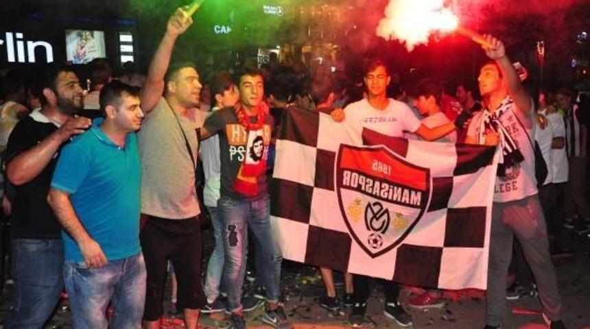 1965 Manisaspor'dan 1000 Meşaleli Yıld&ouml;n&uuml;m&uuml; Kutlaması