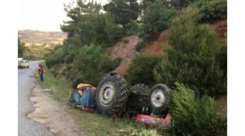 Trakt&ouml;r Devrildi, 5 Yaralı