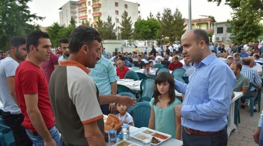 Darge&ccedil;it&rsquo;te Bin Kişilik İftar Programı