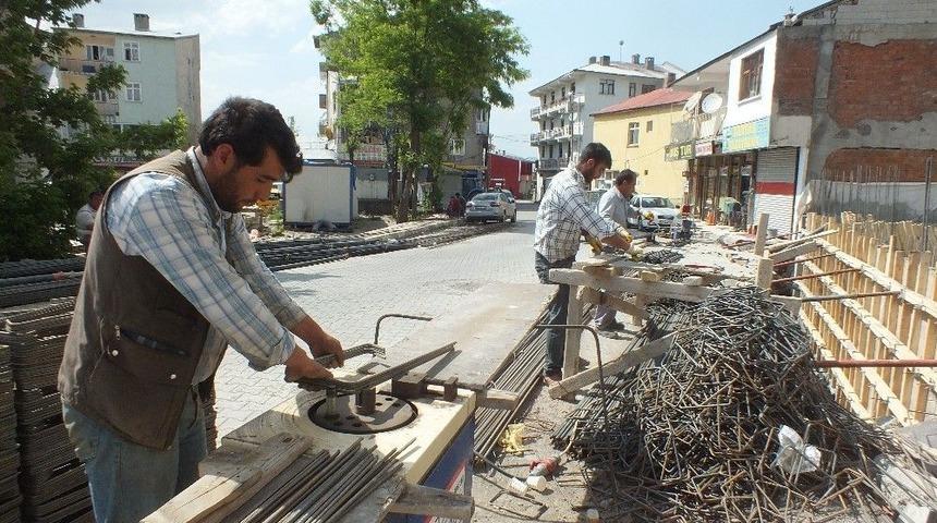 Malazgirt&rsquo;te İnşaat İş&ccedil;ilerinin Zorlu Ramazan Mesaisi