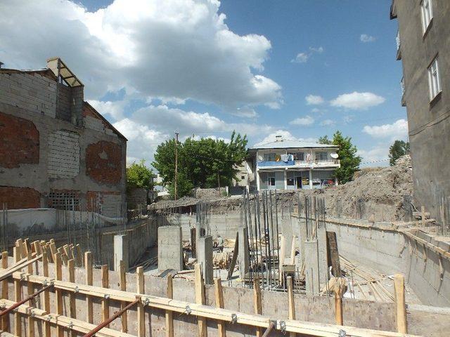 Malazgirt&rsquo;te İnşaat İş&ccedil;ilerinin Zorlu Ramazan Mesaisi 1