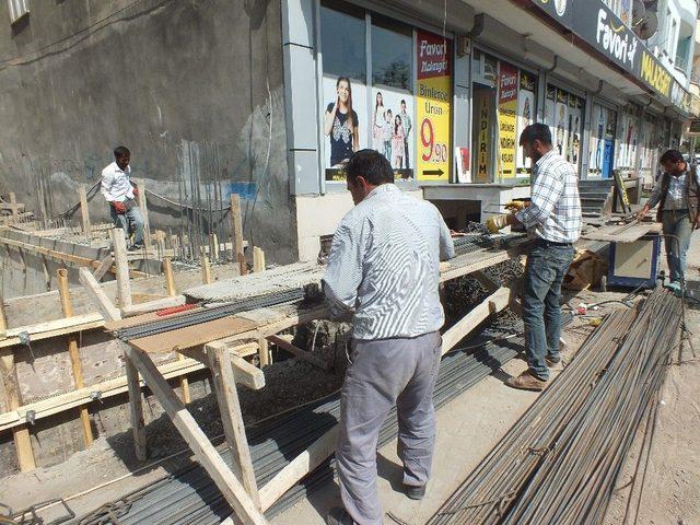 Malazgirt&rsquo;te İnşaat İş&ccedil;ilerinin Zorlu Ramazan Mesaisi 2