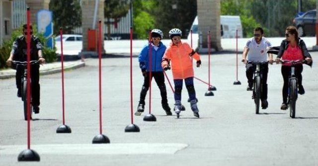 Otistik Ikizler Kayak Şampiyonasına, Tekerlekli Patenle Hazırlanıyor 1