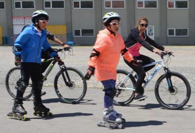 Otistik Ikizler Kayak Şampiyonasına, Tekerlekli Patenle Hazırlanıyor 2