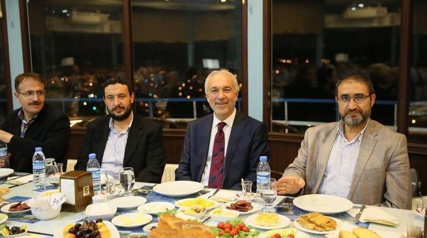 Başkan Sara&ccedil;oğlu, Stk&rsquo;larla Sahurda Bir Araya Geldi