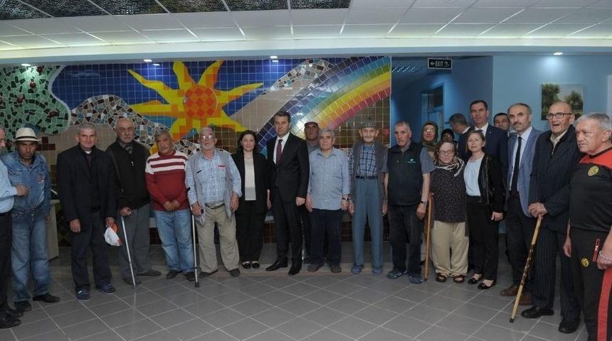 Vali &Ccedil;elik Huzurevi Sakinlerinin İftarına Katıldı