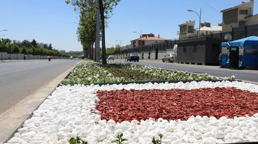 Elazığ Caddesinde Peyzaj &Ccedil;alışması Başladı
