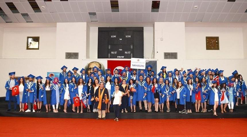 Me&uuml;&rsquo;de Mezuniyet Coşkusu Devam Ediyor