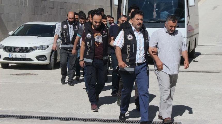 Elazığ&rsquo;da Fet&ouml;&rsquo;den G&ouml;zaltına Alınan 13 Sağlık&ccedil;ı Adliyede