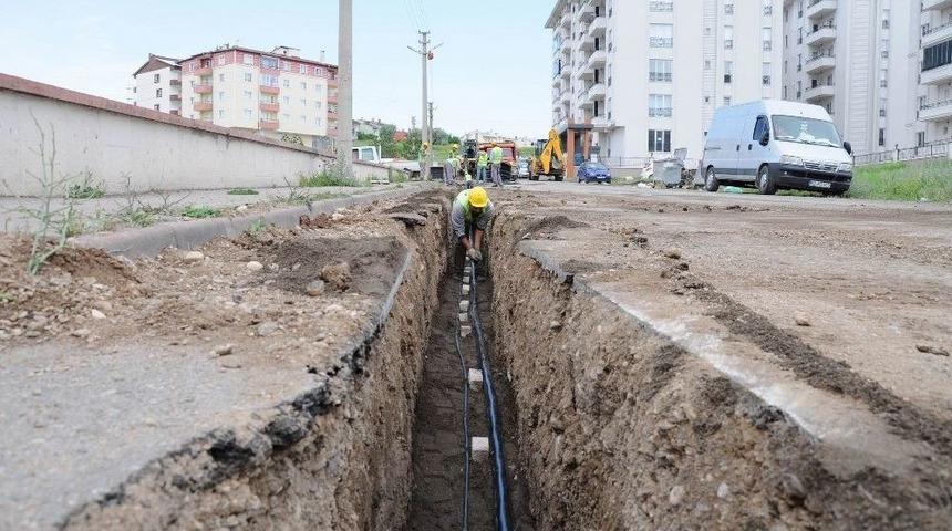 Çedaş, Havai Elektrik Hatlarını Yer Altına Alıyor