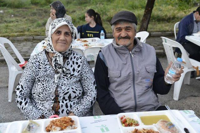 İftar Sofraları Sazova Ve Elmalı&rsquo;da Kuruldu 2