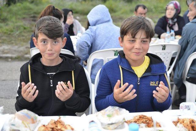 İftar Sofraları Sazova Ve Elmalı&rsquo;da Kuruldu 3