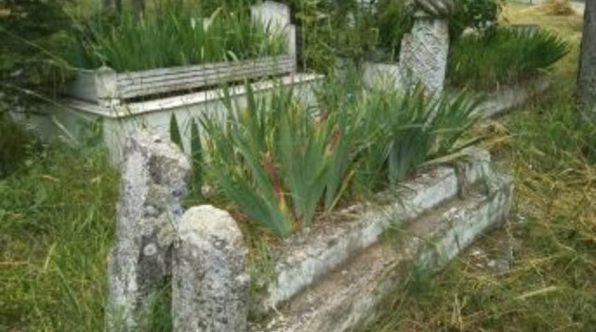 Osmanlı T&uuml;rk&ccedil;esi İle Yazılmış Mezar Taşları İlgi &Ccedil;ekiyor
