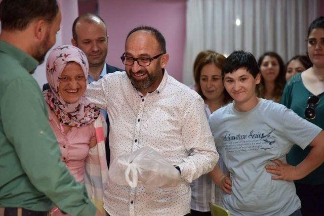 Başkan &Uuml;z&uuml;lmez &Ccedil;ocuklarla İftarda Buluştu 2