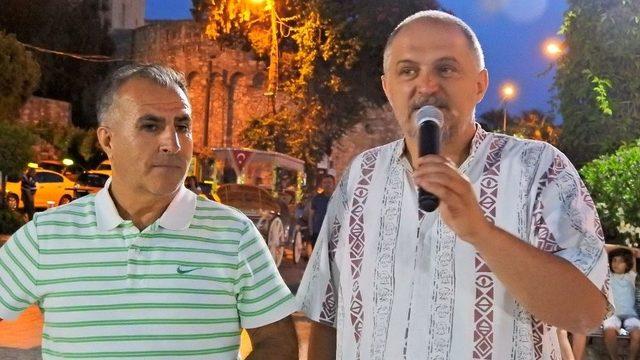 Çeşme Meydanında Satranç Gösterisi