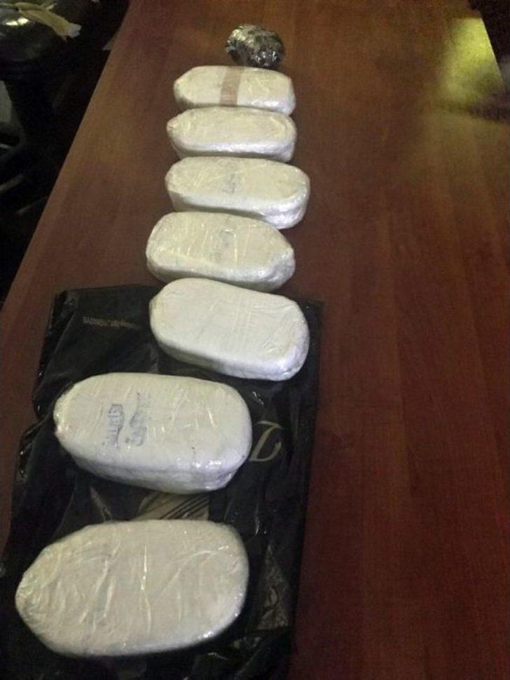 Mont Giyip Kendine Hamile Süsü Veren Kadının Üzerinden Uyuşturucu Çıktı G1