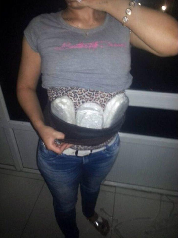 Mont Giyip Kendine Hamile Süsü Veren Kadının Üzerinden Uyuşturucu Çıktı G3