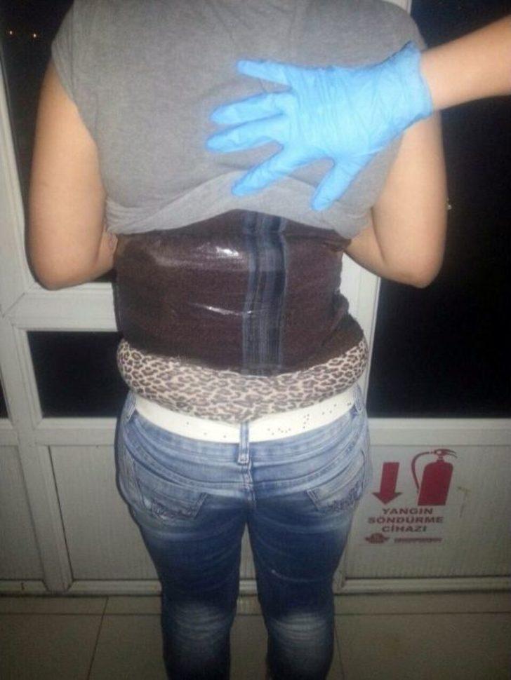 Mont Giyip Kendine Hamile Süsü Veren Kadının Üzerinden Uyuşturucu Çıktı G4