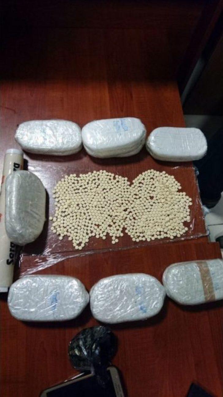 Mont Giyip Kendine Hamile Süsü Veren Kadının Üzerinden Uyuşturucu Çıktı G5